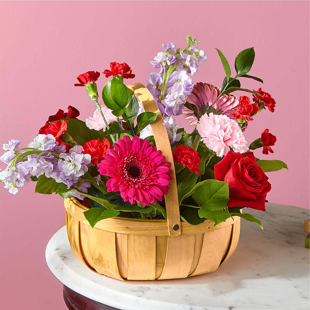 Pink Picnic Basket – Bayport Flower Houses Inc, Bayport NY